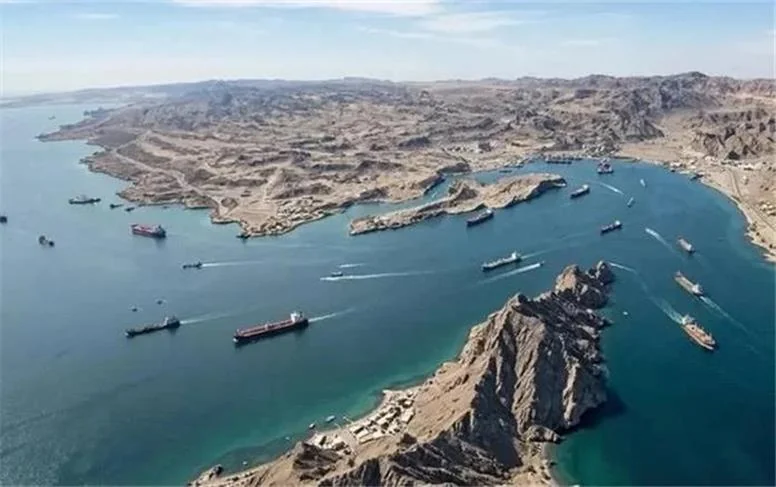 سفیر ایران در پاکستان و اظهارات جنجالی درباره بازگشایی تنگه هرمز / تنگه هرمز را با چه چیزی معامله می‌کنید؟