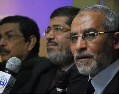 الإخوان يرفضون لجنة مبارك