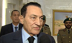 مبارك يصاب بنوبة قلبية