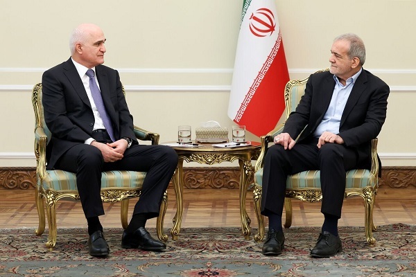 Iran, Azerbaijan seek strengthening ties despite differences