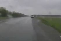 فیلم:واژگونی در جاده بارانی