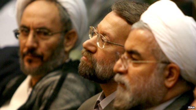 اما محمد خاتمی با پایان دورهاش جای خود را به محمود احمدینژاد داد و این چنین شد که علی لاریجانی، جای حسن روحانی را در گفتوگوهای هسته ای گرفت.