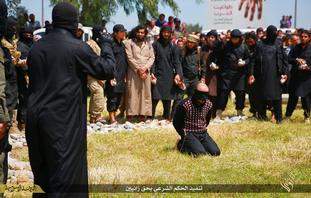 تصاویر؛ داعش دو جوان را در نینوا سنگسار کرد