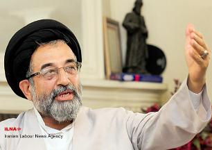 مداحان نباید جای علما را بگیرند