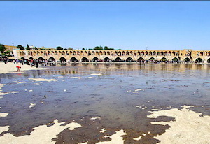 زاینده رود جان گرفت