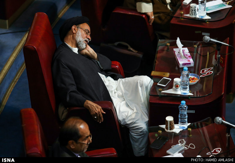 لباس احمدی‌نژاد بر تن نوبخت!