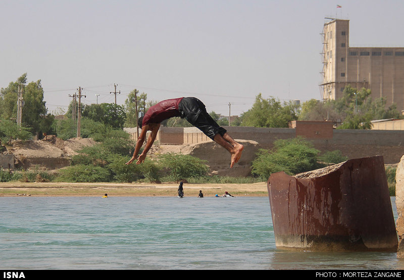 آبتنی در رودخانه کارون