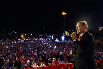 اردوغان در سالگرد کودتا: گردن خیانتکاران را میزنیم