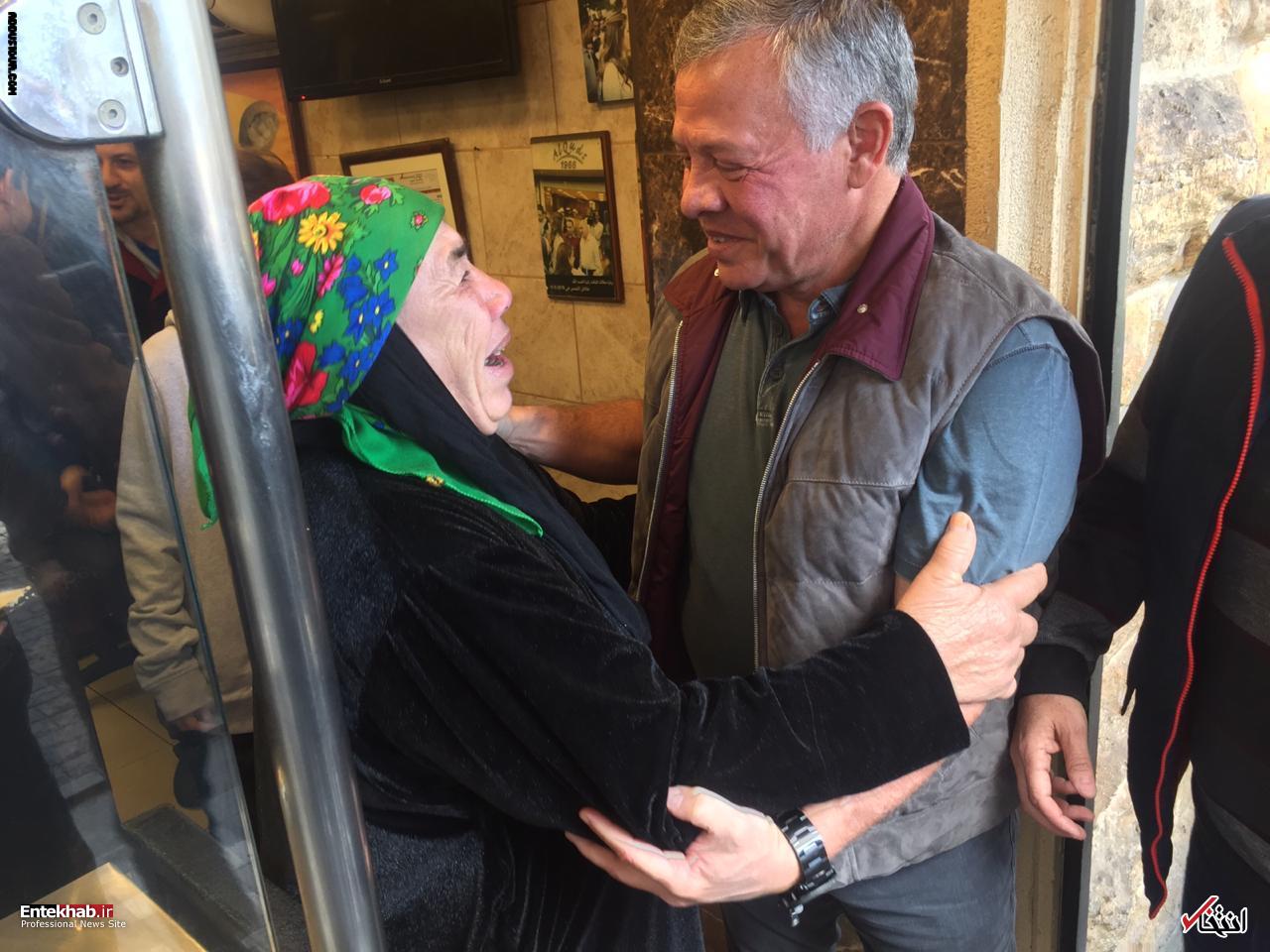 پادشاه اردن با خانواده در فلافلی