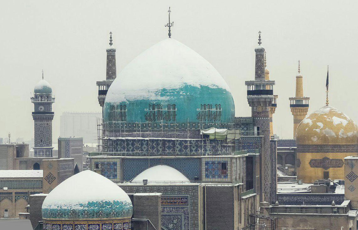 بارش برف در حرم علی بن موسی الرضا (ع)