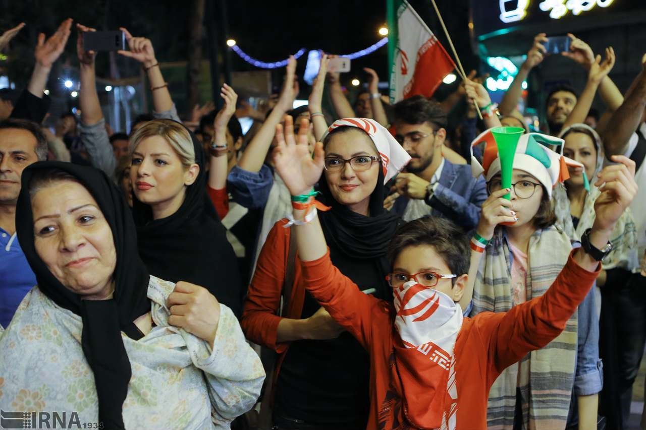 شور و هیجان فوتبالی مردم خیابانها را قفل کرد