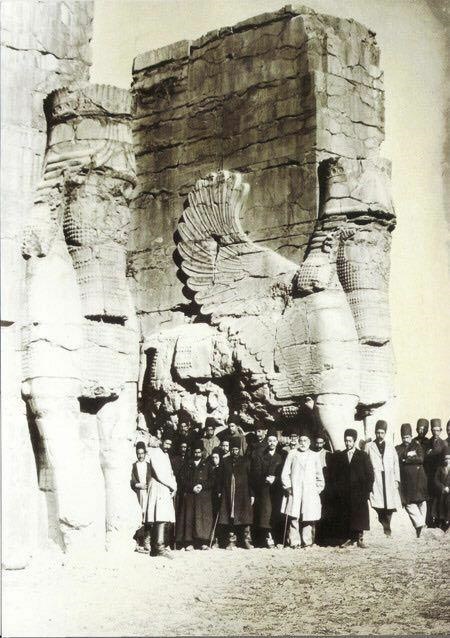 تخت جمشید در سال ۱۲۹۰