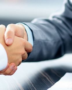 آشنایی با تفاوت‌های ماهیت حقوقی قرارداد‌های اداری و خصوصی