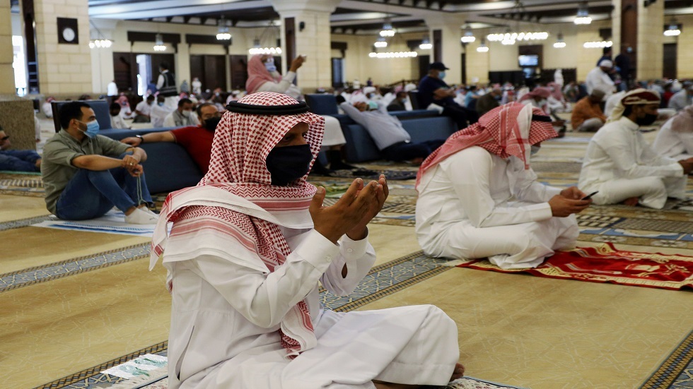 السعودیة تغلق 7 مساجد بعد ثبوت 11 حالة إصابة بکورونا