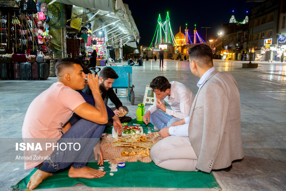 افطار در نزدیکی حرم حضرت معصومه(س)