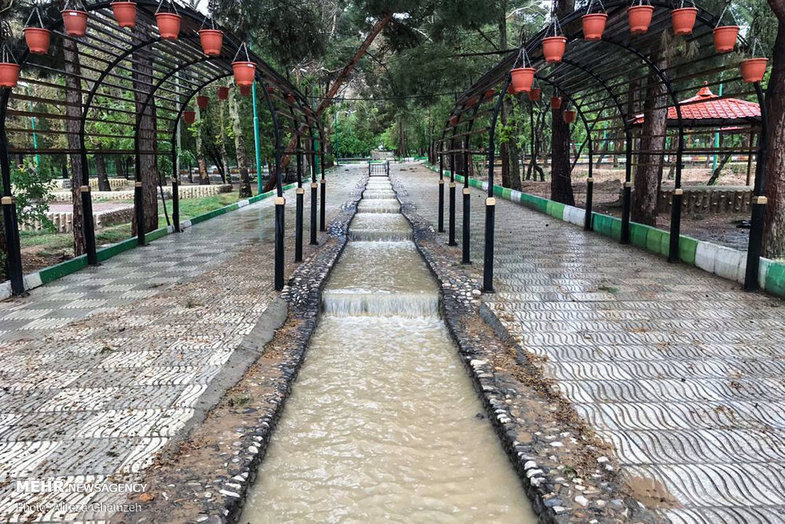 سلفی با سیلاب در سمنان