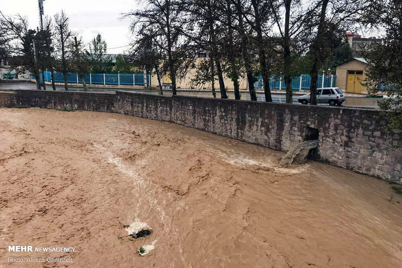 سلفی با سیلاب در سمنان