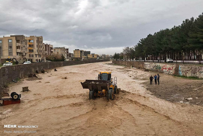 سلفی با سیلاب در سمنان