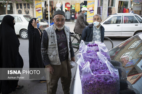 زعفران؛ در حاشیه