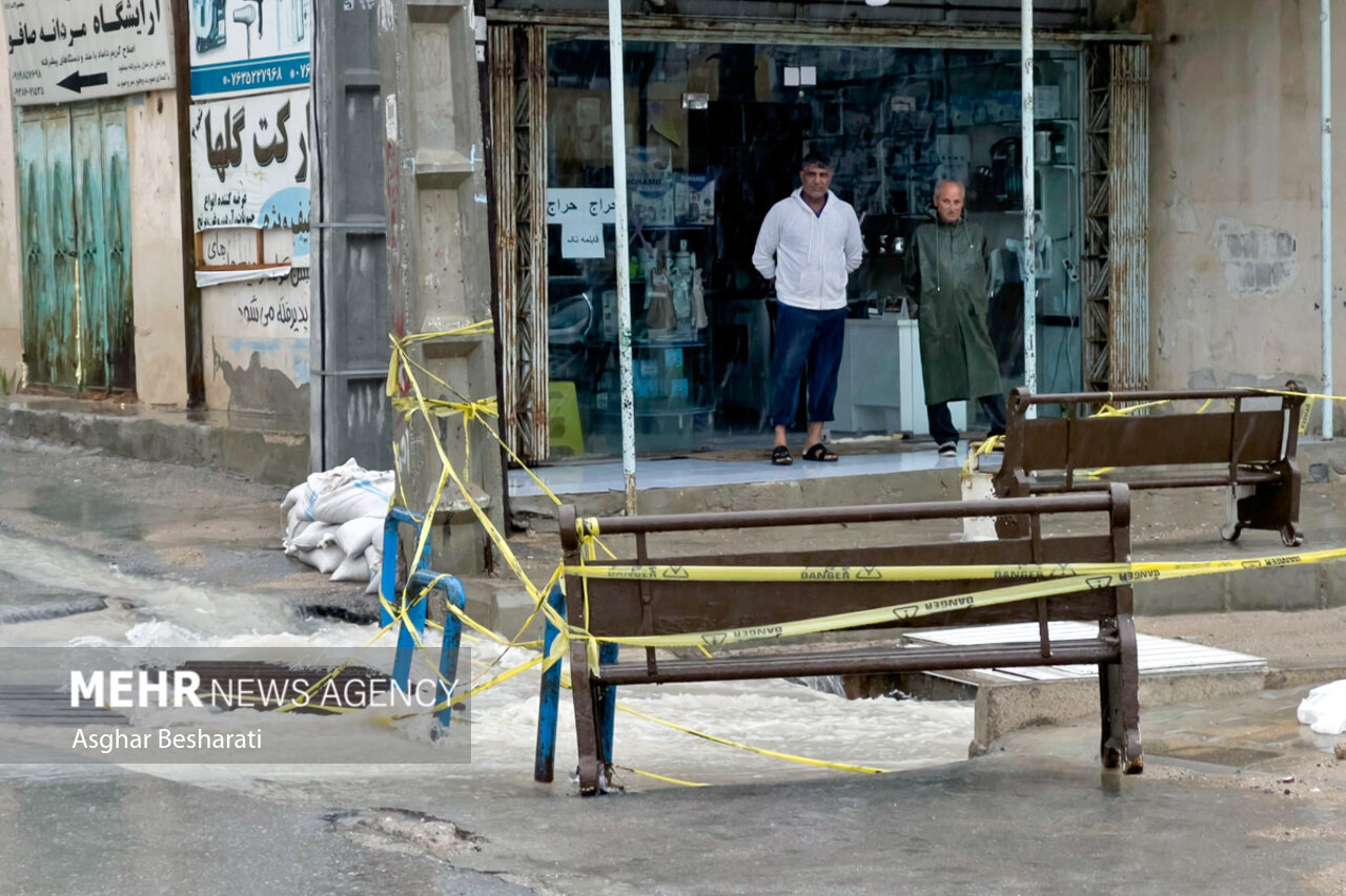بارش باران و آبگرفتگی معابر عمومی قشم