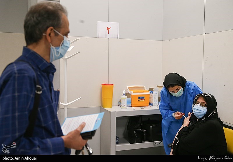 واکسیناسیون سالمندان بالای ۷۵ سال در ایران مال