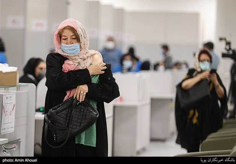 واکسیناسیون سالمندان بالای ۷۵ سال در ایران مال