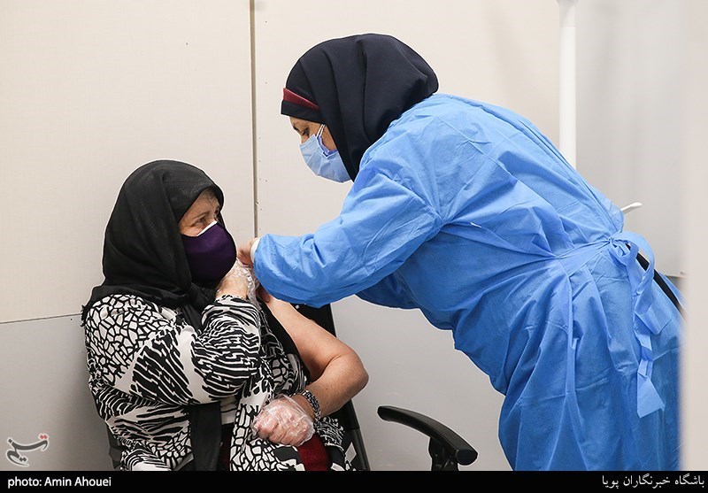 واکسیناسیون سالمندان بالای ۷۵ سال در ایران مال