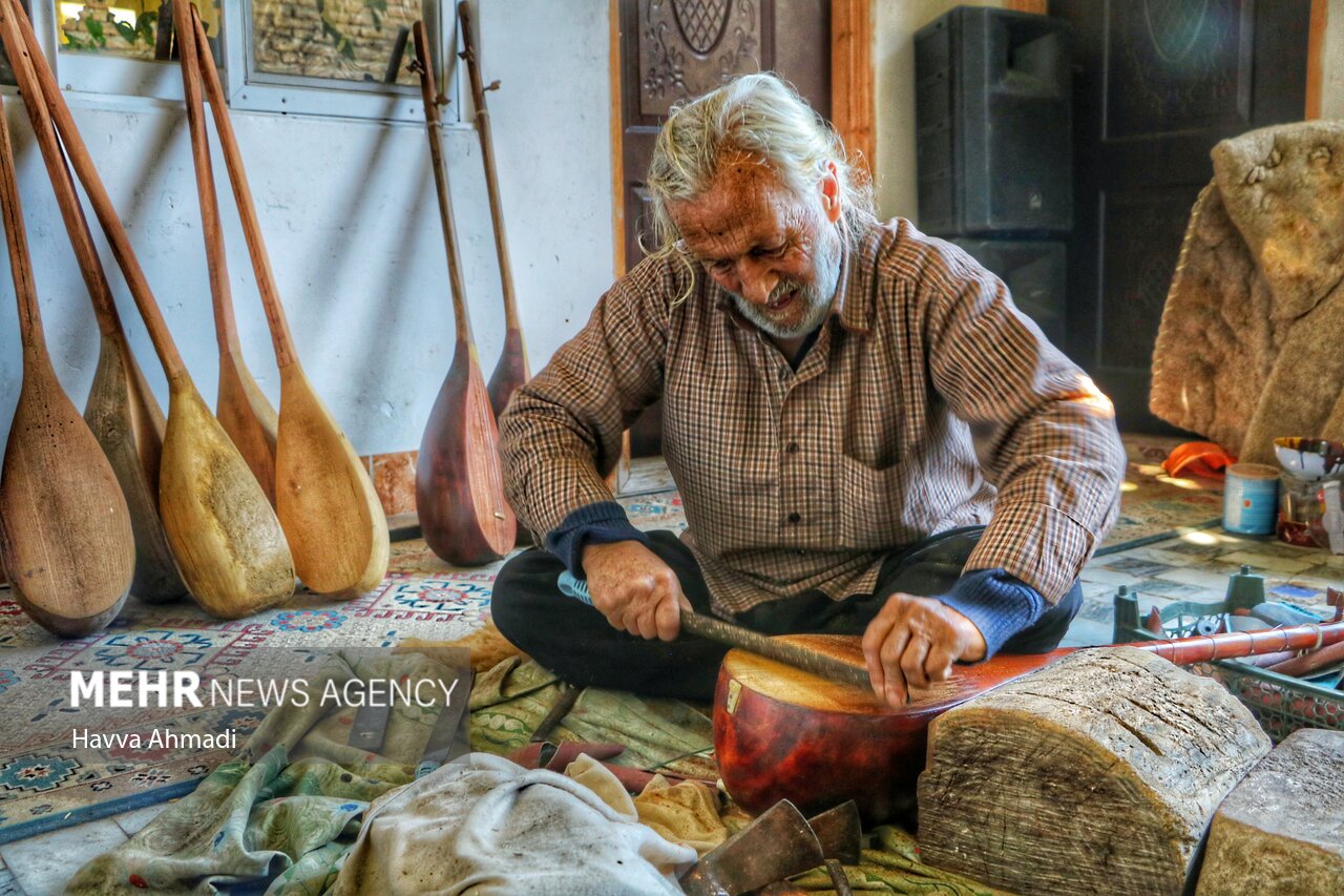 خنیاگر موسیقی مازندران