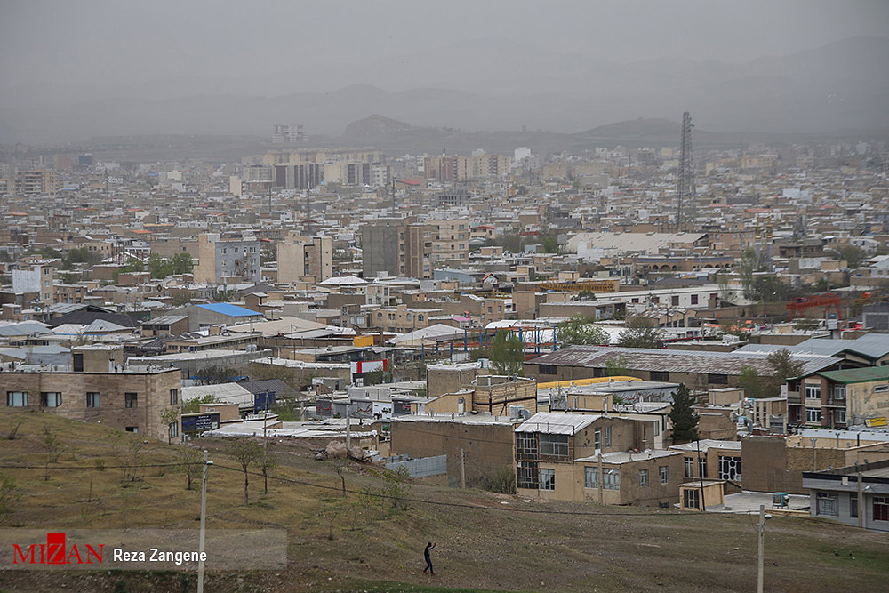 خاک در آسمان همدان