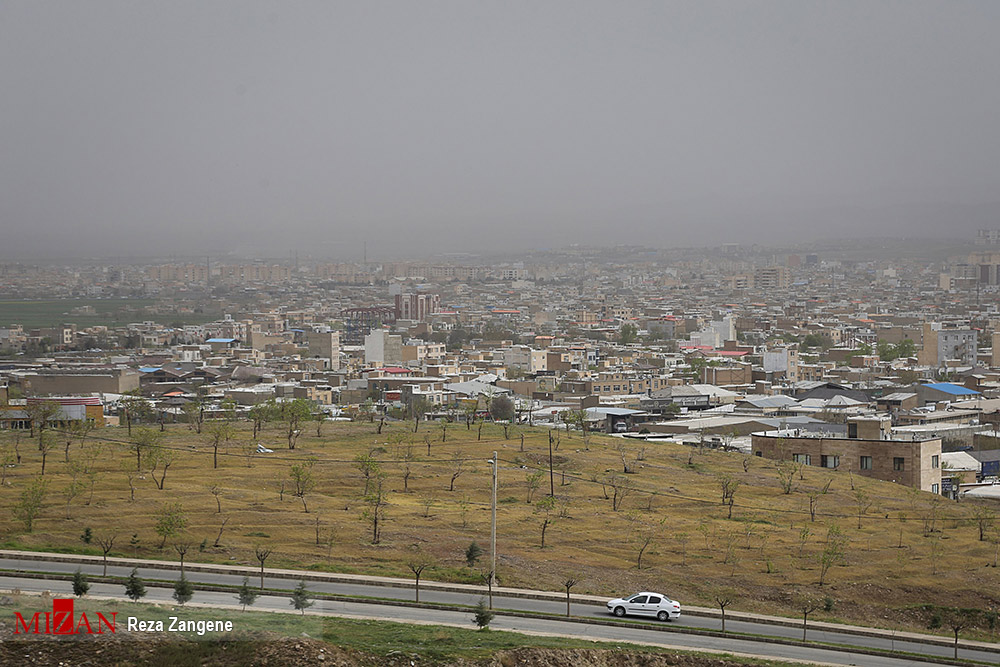 خاک در آسمان همدان