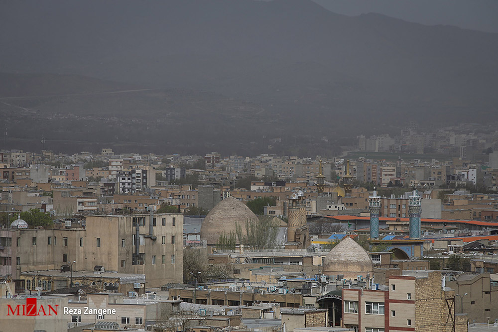 خاک در آسمان همدان