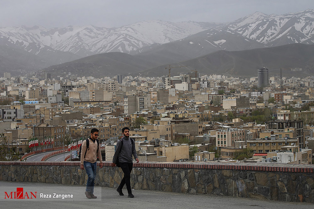 خاک در آسمان همدان