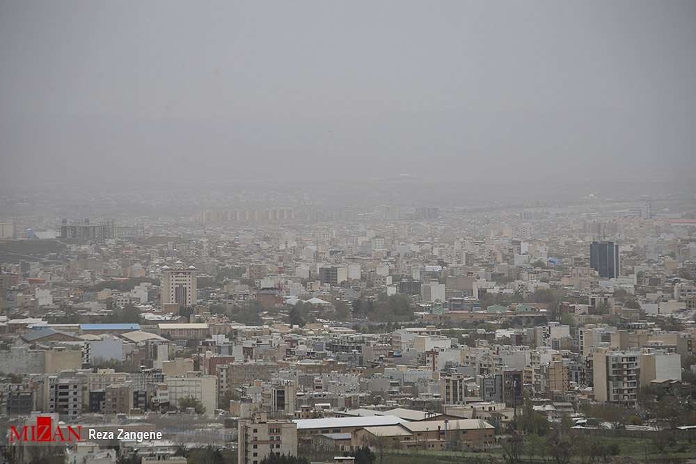 خاک در آسمان همدان