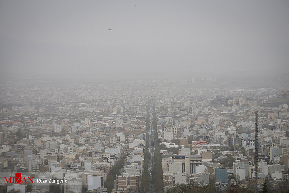 خاک در آسمان همدان