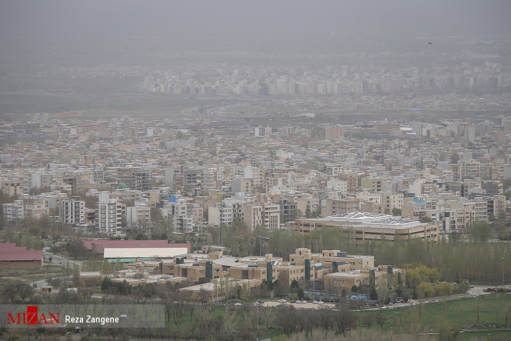 خاک در آسمان همدان