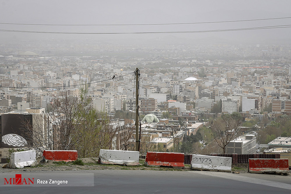 خاک در آسمان همدان