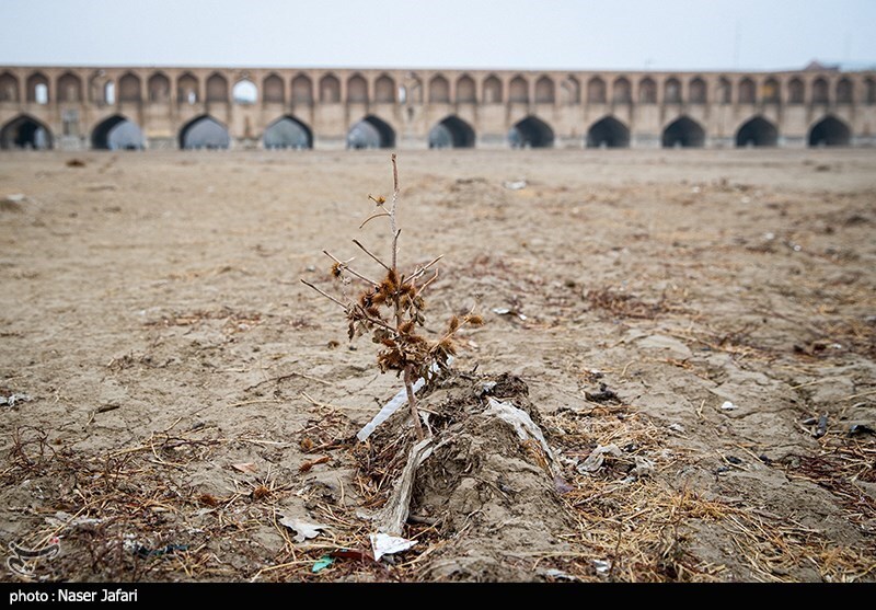 در مسیر زاینده رود