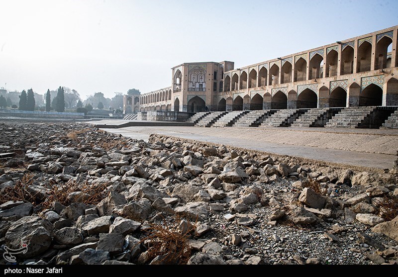در مسیر زاینده رود