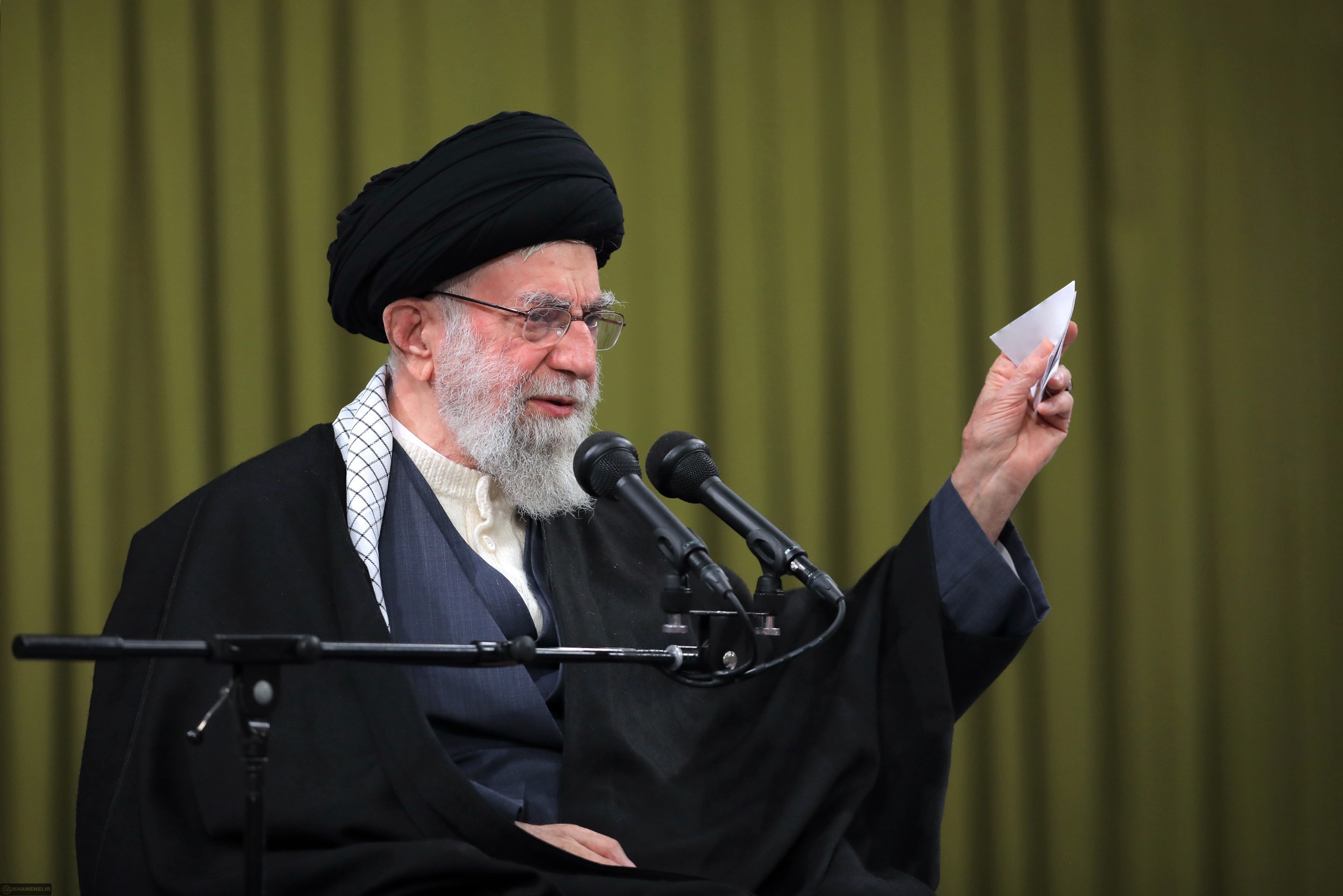 رهبر انقلاب: کاهش ارزش پول ملی محسوس است