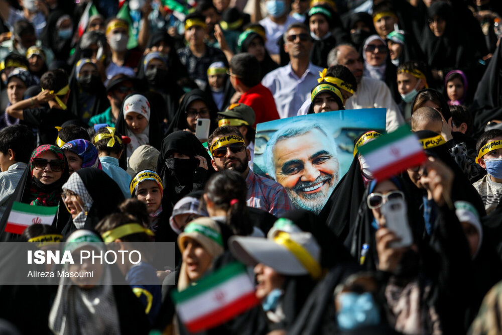 سپاه عظیم دهه هشتاد‌ی‌ها و نودی‌ها با نوای سلام فرمانده در ورزشگاه آزادی غوغا کردند