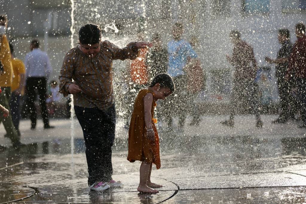 در پناه خنکای آب