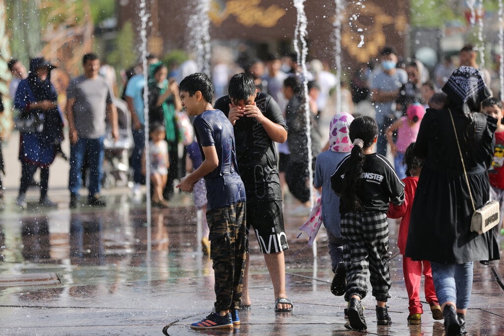 در پناه خنکای آب