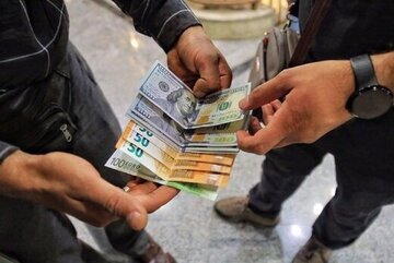 کاهش قیمت دلار به خاطر برد تیم ملی فوتبال؟!