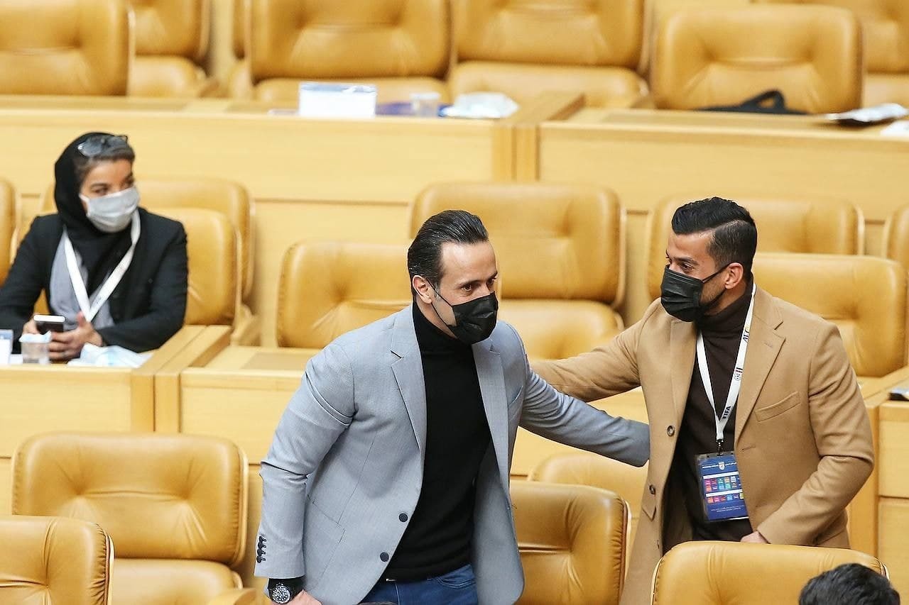 حمایت از علی کریمی روی آنتن زنده تلویزیون!