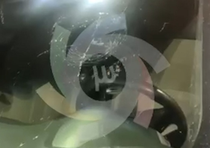 خودروی سرمربی نفت آبادان پس از حمله با قمه