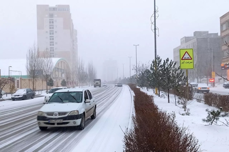 ادارات و مدارس دلفان با تاخیر آغاز به کار میکنند
