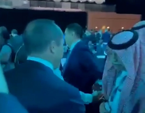 گرم گرفتن وزیر اسرائیل با وزیر عربستان سعودی
