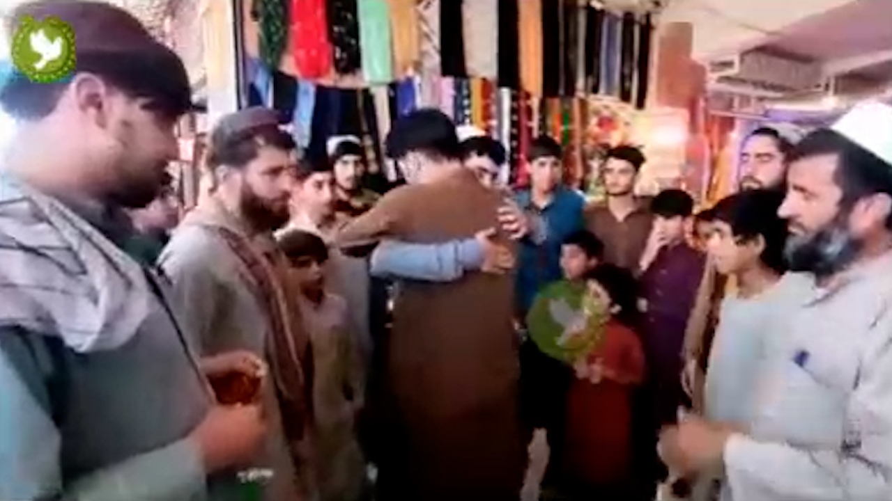 استقبال مردم افغانستان از نفر اول کنکور