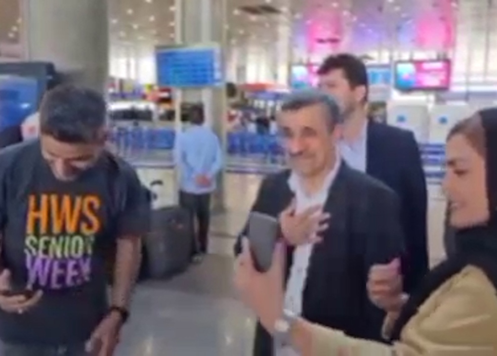 ذوق زدگی عجیب احمدی نژاد در فرودگاه امام