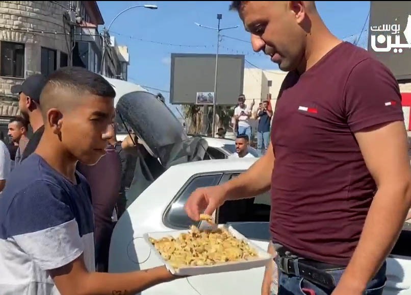 جشن و پخش شیرینی در نوار غزه